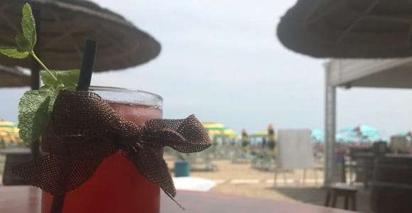 Rimini: Relaxing day by the sea with an aperitif for 2 people