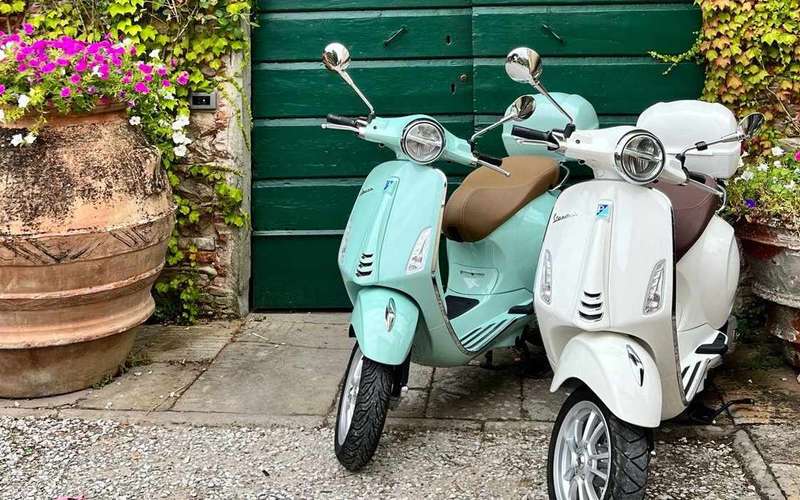 Verken de glooiende heuvels van Lucca op een Vespa 125 Primavera