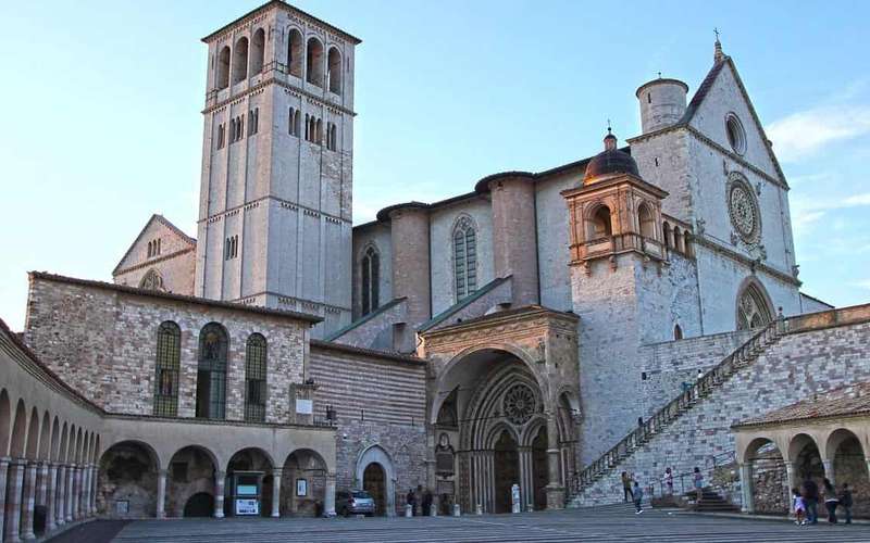 Assisi gyalogos városnézés: Assisi Szent Ferenc és Szent Klára nyomában