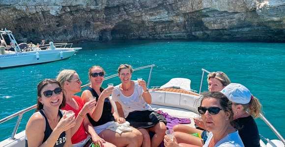Polignano a Mare: Crucero en lancha rápida a las cuevas con aperitivo