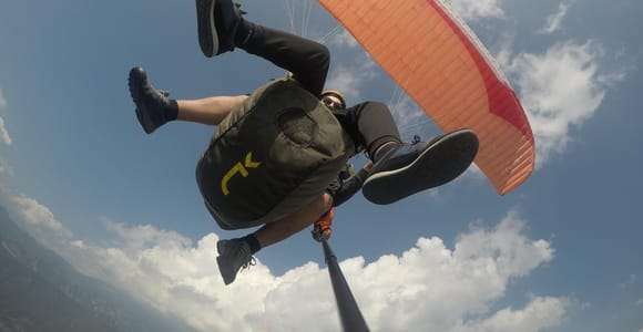 Tandem-Gleitschirmfliegen am Iseosee
