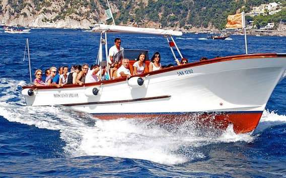 Capri: tour en barco por la isla con parada en la Gruta Azul
