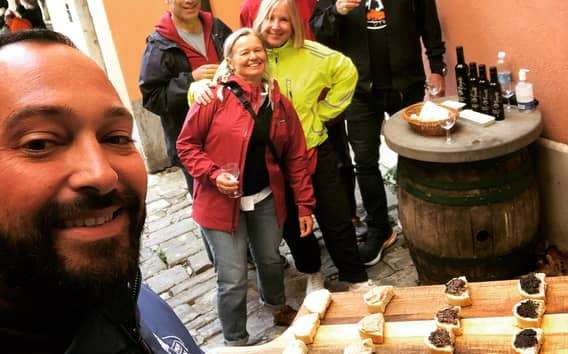 Tour a pie por Piran con cata de vinos y comida local