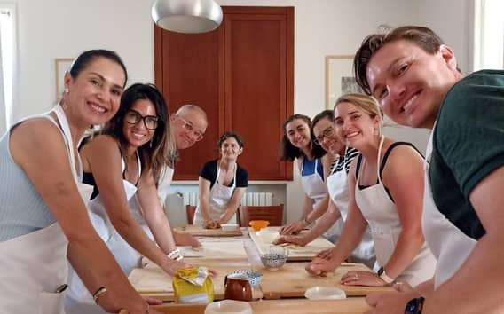 Ostuni: ¡cocinar pasta con una familia local en el campo!
