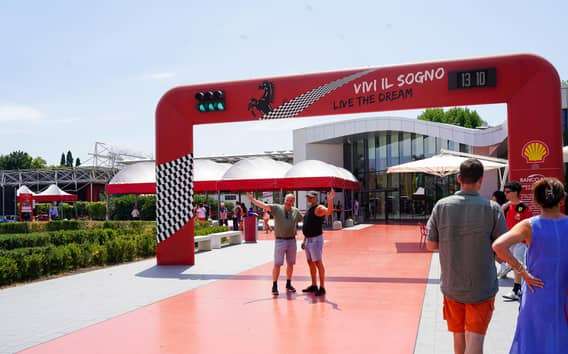 Ferrari Testfahrt Maranello mit Museumseintritt im Motor Valley