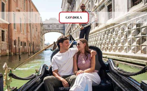 Venecia: Góndola compartida a través del impresionante Puente de los Suspiros