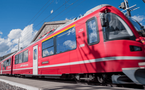 Jízdenka na Bernina Red Train z Bergama do St. Moritze