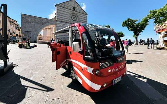 Assisi im Elektro-Minibus: Panoramafahrt mit Eintritten