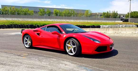 Milão: Test Drive em uma Ferrari 488 na Pista de Corrida