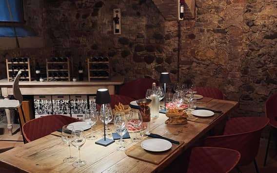 Cata de vinos en una bodega de Verona del siglo XVIII