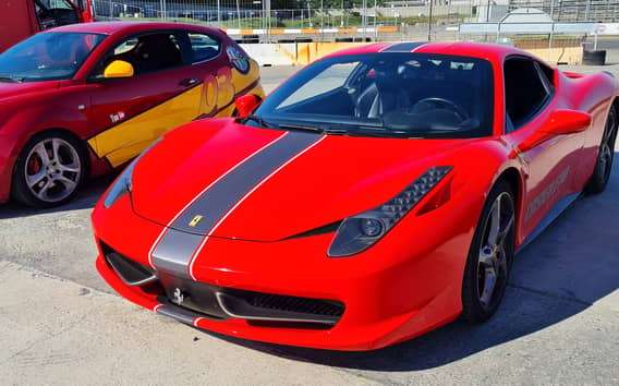 Управляйте Ferrari 458 И Alfa Romeo на гоночной трассе, включая видео