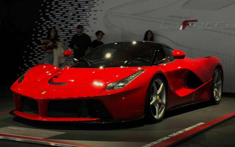 Ferrari és Pavarotti múzeumbérlet F1-szimulátorral
