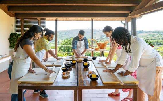 Clase de cocina en una finca de San Marino: pasta y ragú