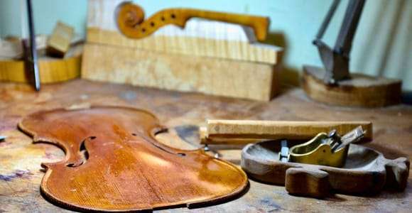 Crémone : L'atelier du luthier