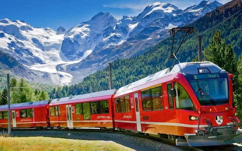 Z Milána: Vlakem Bernina Express a autobusem na prohlídku Svatého Mořice