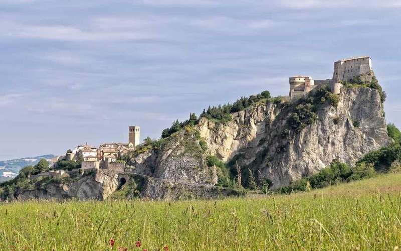 San Leo-i erőd belépőjegy falulátogatással