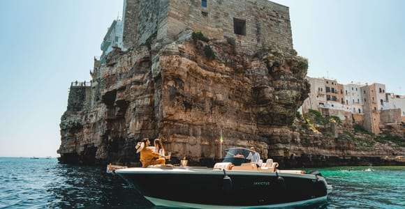 Polignano a Mare: Prywatny rejs z szampanem