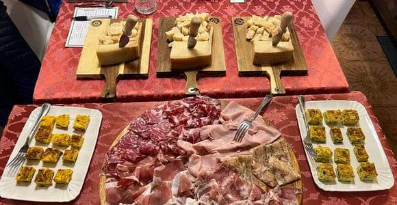 Bologna/Modena: Parmigiano, Ferrari och vinrundtur med lunch