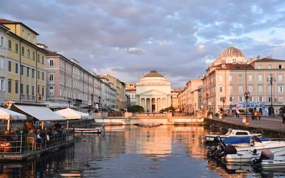 Paseo guiado por Trieste: gueto, San Giusto y café histórico