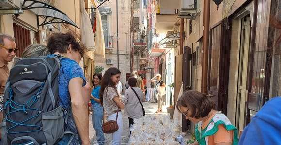 Bari: Visita guiada a pie con degustación de productos locales
