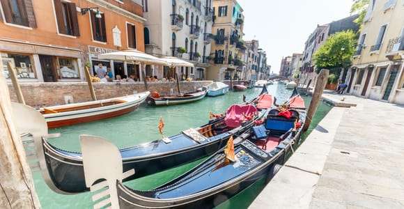 Venecia: Paseo tradicional en góndola compartida