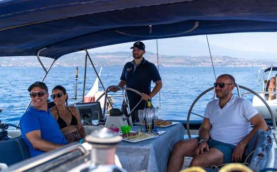 Bootstour Zyklopenküste Catania mit Aperitif und Schnorcheln