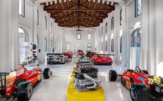 Enzo-Ferrari-Museum Modena: Ticket für das gelbe Gebäude