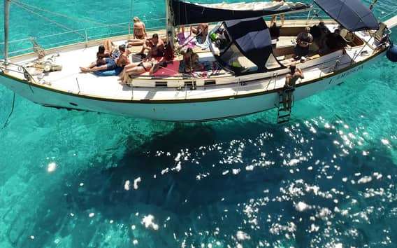 Catania: Bootsfahrt mit Aperitif, Prosecco und Schnorcheln