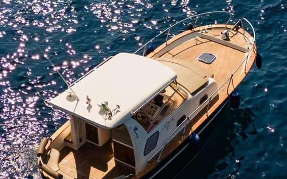Da Monopoli a Polignano: Tour delle Grotte con Focaccia, Prosecco e nuoto