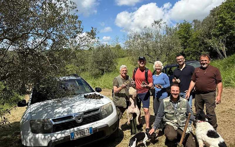 Szarvasgomba-vadászat Assisiben kutyákkal, ebéddel és borral