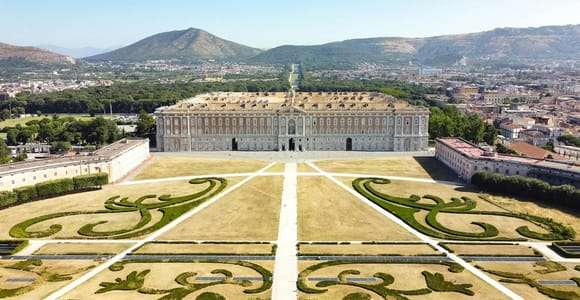 Caserta: Verborgen parels van het Koninklijk Paleis Tour in kleine groep