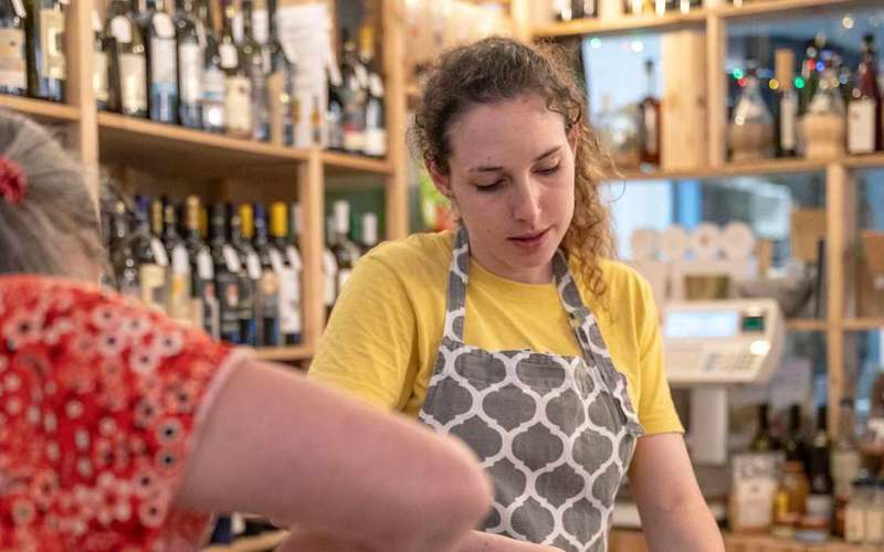 Pesto al mortaio masterclass Genovában, családi bottegában