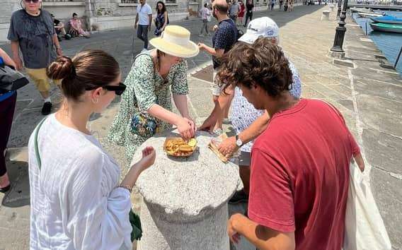 Tour gastronómico a pie por Trieste: marisco, frico y café