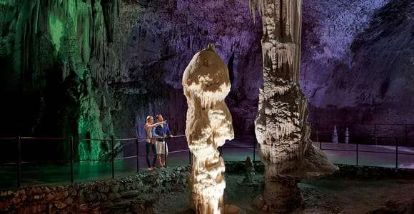 De Trieste: Caverna Postojna e Castelo Predjama