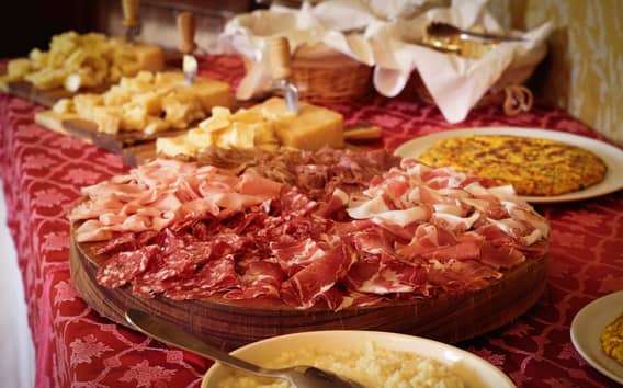 Balsamico Modena: Verkostung in der Acetaia mit Mittagessen