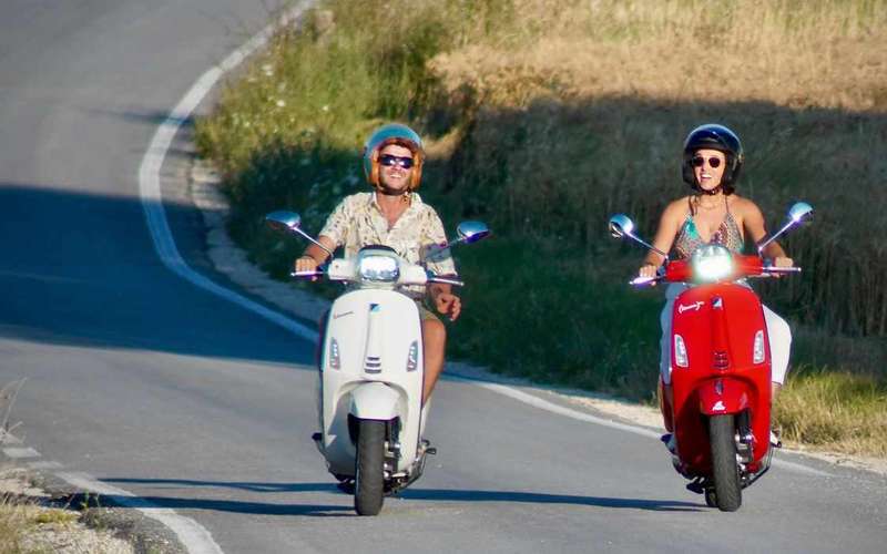 Vespa-túra Spellóban és Assisiben, borászati vagy piknikebéddel