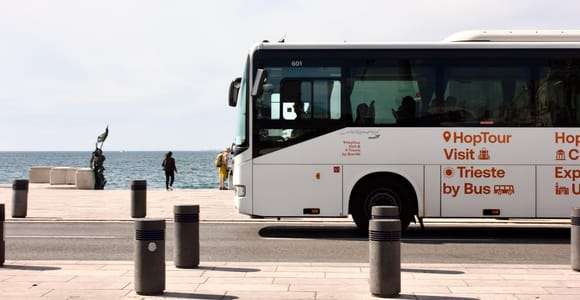 Passeio de ônibus em Trieste com guia de áudio