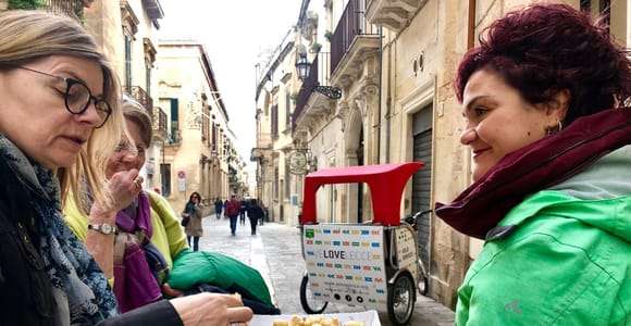 Lecce: Visita guiada y degustación de comida callejera en calesa