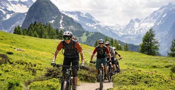 Courmayeur: Tour guiado en E-Bike Val Veny, Val Ferret