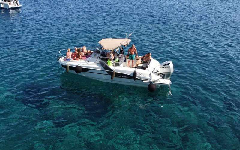 Cavo or Rio Marina: your private motorboat tour with skipper