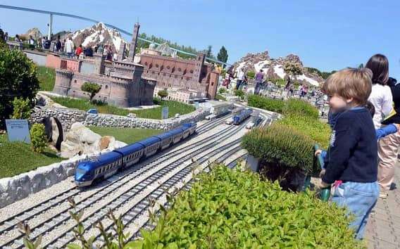 Italia in Miniatura: entrada al parque con atracciones