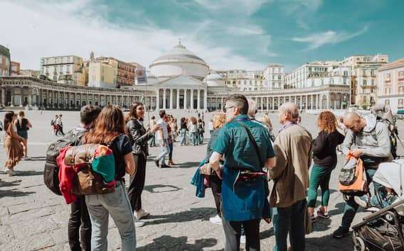 Nápoles: Palacio Real y Barrio Español Tour en grupo reducido