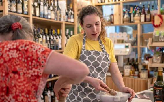 Pesto-Kurs in Genua: Marmormörser, Trofie und Wein