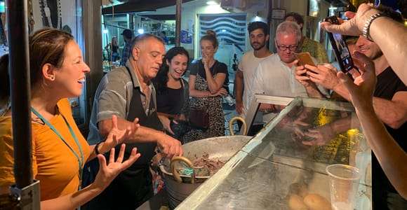 Palermo: tour gastronómico nocturno en grupo reducido