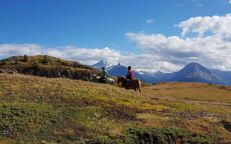 Lovaglás Saint-Pierre Vetanban alpesi erdőkön át