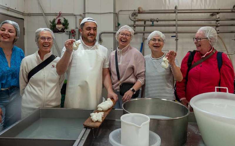 From Bari: Burrata cheese and confetti experience