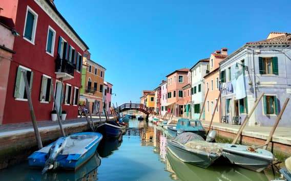 Venecia: Tour privado en barco por Murano y Burano con servicio de recogida del hotel