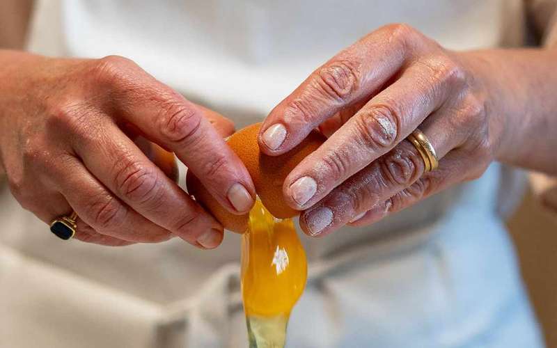 Cortonai tésztás és pizzás főzőkurzus, étkezés kerti teraszon