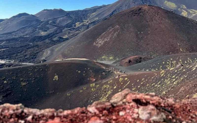 Etnai dzsipes túra Catániából lávabarlangokkal és Valle del Bove-val
