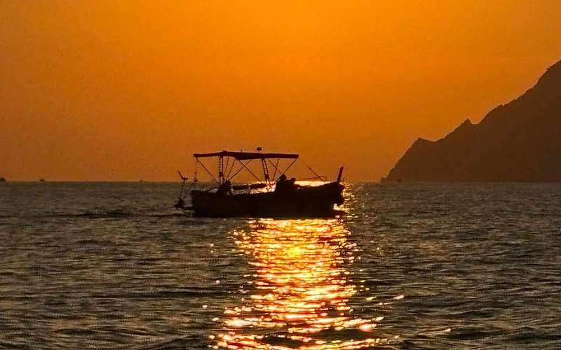 Vernazza – Cinque Terre: naplementés hajótúra aperitivóval
